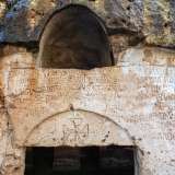 Leggiamo inoltre che il tempio fu consacrato, alla presenza dell�arcivescovo Pietro, il due novembre di un anno non precisato che ricerche storiche datano tra il 1075 e il 1125